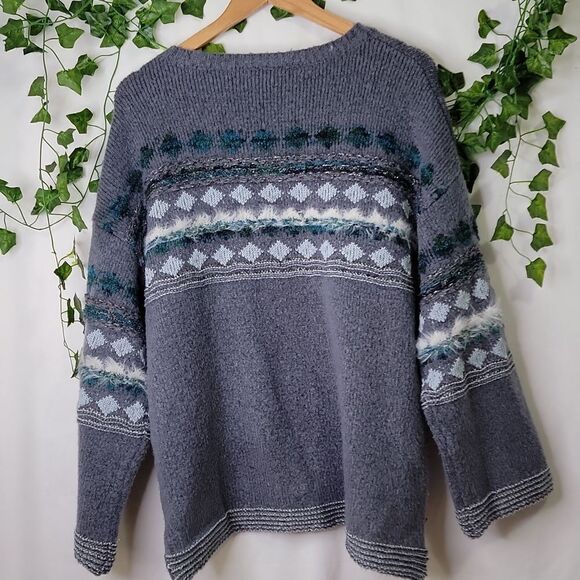 Time and Tru. Cozy Gray Patterned Sweater. Size Large. EUC - Picture 2 of 7